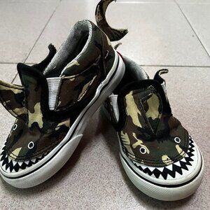 VansSlip-On V Shark Skate Shoe - Baby / Toddler - Camo RM154.79 MYR* · Brand: VA